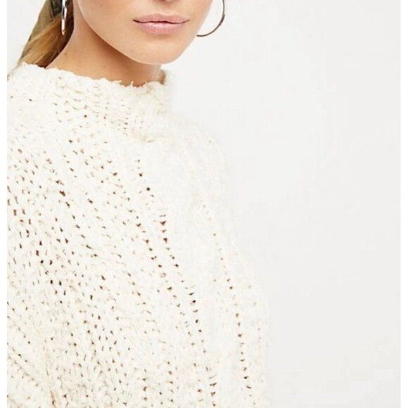 Free People distressed chunky comfy cream Cable Favorite Sweater size medium - Picture 3 of 12